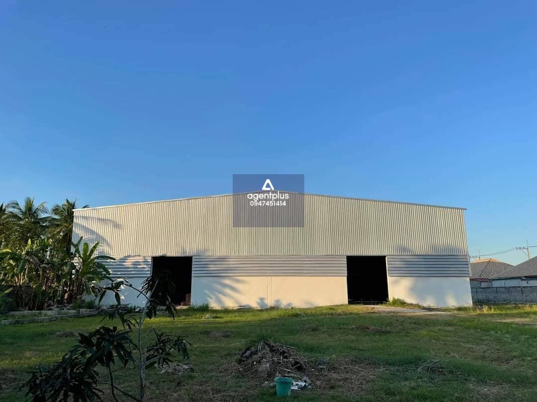 ขาย บ้านเดี่ยวพร้อมที่ดิน มีโกดัง หอพัก ในพื้นที่ขนาด 6 ไร่ ติดถนนใหญ่ 3 นาทีถึงมอเตอร์เวย์ ทำธุรกิจโรงงาน หรือ หอพักได้เลย