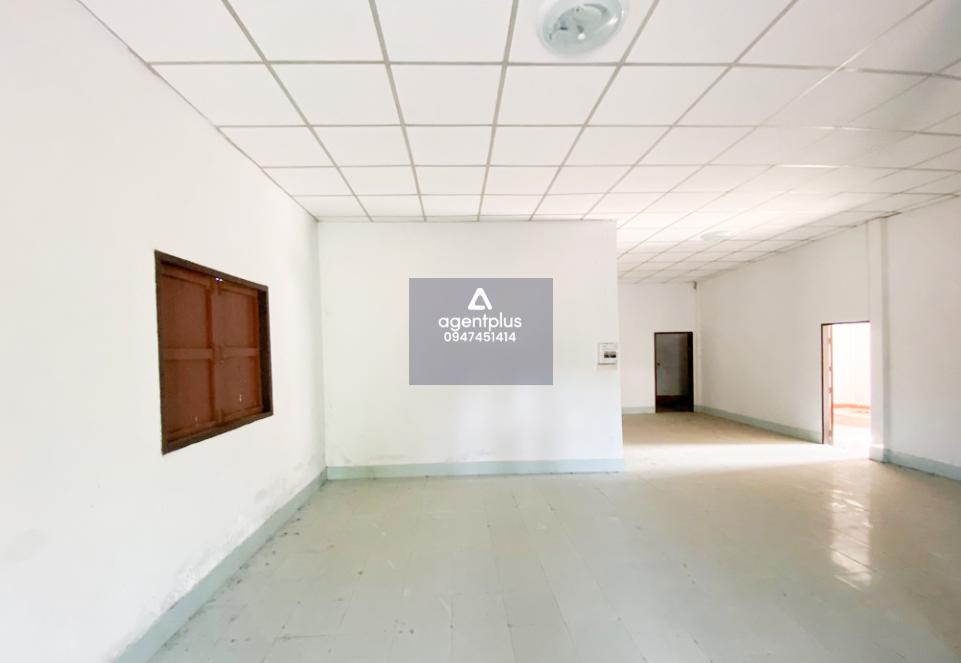 บ้านเดี่ยวชั้นเดียว ทำเลดี บริเวณข้างเคียง เป็นที่อยู่อาศัยและสวนยางพารา การคมนาคมสะดวก สาธารณูปโภคพร้อม