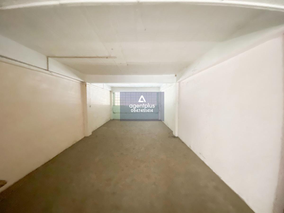 อาคารพาณิชย์ 4 ชั้น พร้อมชั้นลอย และชั้นใต้ดิน ภายในกว้างขวาง ถนนสุวินทวงศ์(ทล.304) ทำเลดีติดถนนใหญ่ เดินทางเข้า-ออกสะดวก