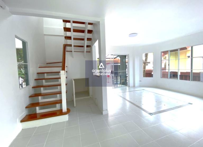 ขายบ้านเดี่ยว 2 ชั้น ปรับปรุงใหม่ โครงการปาริชาต สุวินทวงศ์ ซอยคุ้มเกล้า 11 ถนนคุ้มเกล้า ทำเลที่เดินทางสะดวก สามารถเข้า-ออกได้หลายเส้นทาง