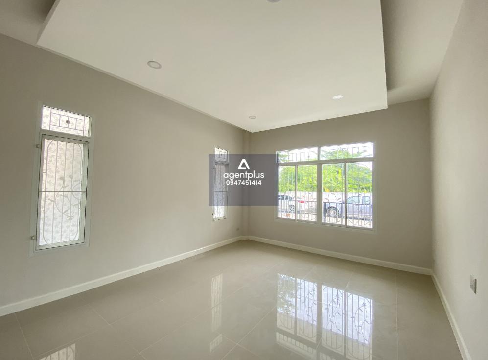 บ้านเดี่ยวชั้นเดียวภายในกว้างขวางปรับปรุงใหม่ โครงการพริมา ทำเลดี เดินทางเข้า-ออกสะดวก ห่างจากถนนสุขุมวิท(ทล.3) ประมาณ 2 กม. โครงการใกล้กับทางรถไฟ อยู่ในแหล่งชุมชน