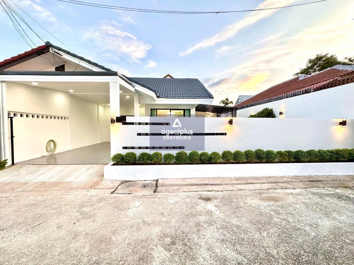 *บ้านแฝดรีโนเวทใหม่ทั้งหลัง พร้อมสระว่ายน้ำส่วนตัว โลเคชั่น: ซอยเนินพลับหวาน (ซอยลับแล)