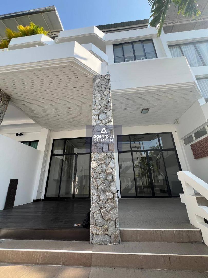 ขายทาวน์เฮ้าส์ติดทะเล รองรับการปล่อยเช่ารายวันได้ ห่างหาดดงตาล 50 เมตร 