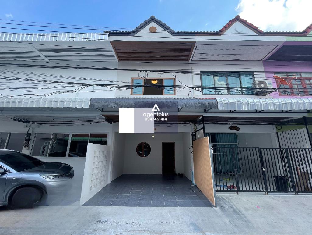 อาคารพาณิชย์ 2 ชั้น บูรพา วิลล่า ทำเลดีห่างจากถนนสุขุมวิทประมาณ 1.10 กิโลเมตร โครงการอยู่ใกล้ถนนบุญสัมพันธ์ เดินทางเข้า-ออกสะดวก