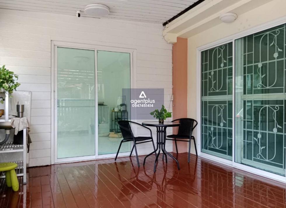 ขายพร้อมผู้เช่า ทาวน์โฮม หมู่บ้านพฤกษาวิลล์27 พื้นที่ใช้สอยใกล้เคียงบ้านเดี่ยว สองชั้น 3 ห้องนอน 2 ห้องน้ำ แอร์ทุกห้อง บ้านหันทิศใต้ สังคมหมู่บ้านดี อยู่สบาย ปลอดภัยให้ตามภาพทั้งหมด จอดรถสบายสามคัน เดินทางสะดวก ซอยปลอดภัย หมู่บ้านปลอดภัย ไม่โทรม