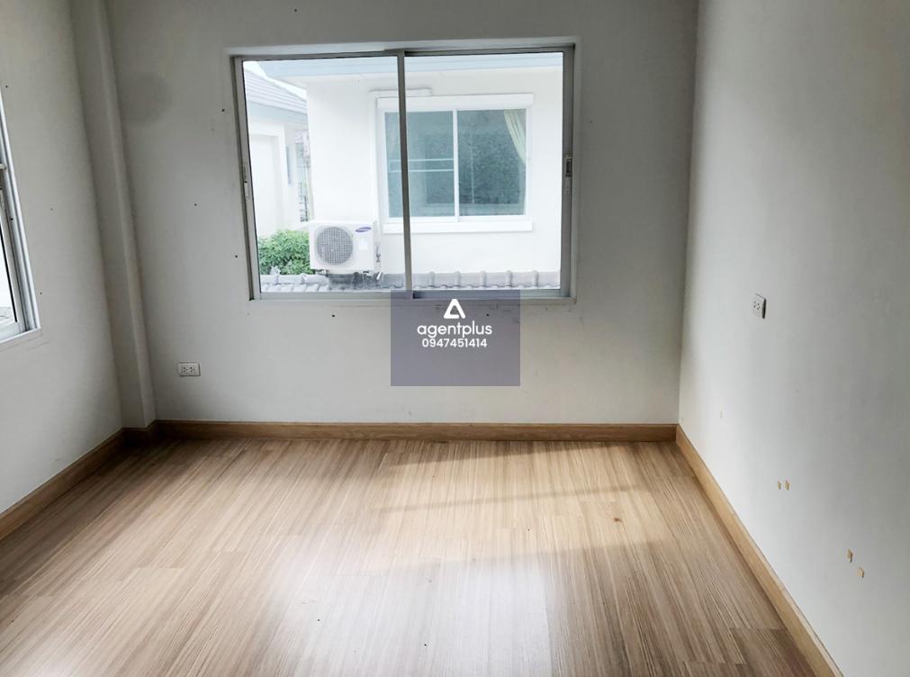 บ้านแฝด 2 ชั้น โครงการเดอะ ทรี ทำเลดี ติดถนน เดินทางเข้า-ออกสะดวก อยู่ในย่านชุมชน