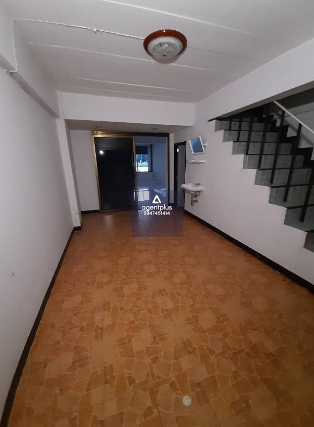 อาคารพาณิชย์ 3.5 ชั้น สภาพภายในตกแต่งใหม่ ทำเลดีในแหล่งชุมชน เหมาะสำหรับการค้าและอยู่อาศัย ถนนสาย 331-บ้านค่าย (ทล.3574)