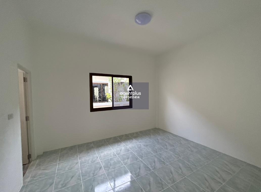 บ้านเดี่ยวชั้นเดี่ยว โครงการศุภสิริ ศรีราชา ทำเลดีใกล้ถนนเลียบมอเตอร์เวย์(ทล.7) แยกเข้าถนนบ้านสวนทองประมาณ 850 เมตร แยกเข้าซอยชุมชนในซาก 11