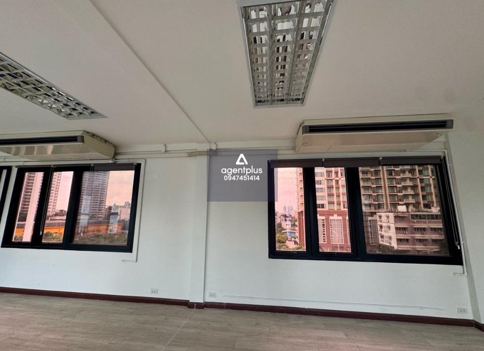 สำนักงานให้เช่า 100 ตรม. สาทร  ริมถนนใหญ่นราธิวาส – เข้าออกทางสวนพลูได้ ติดคอนโด rhythm อาคารโมบิคอม 4