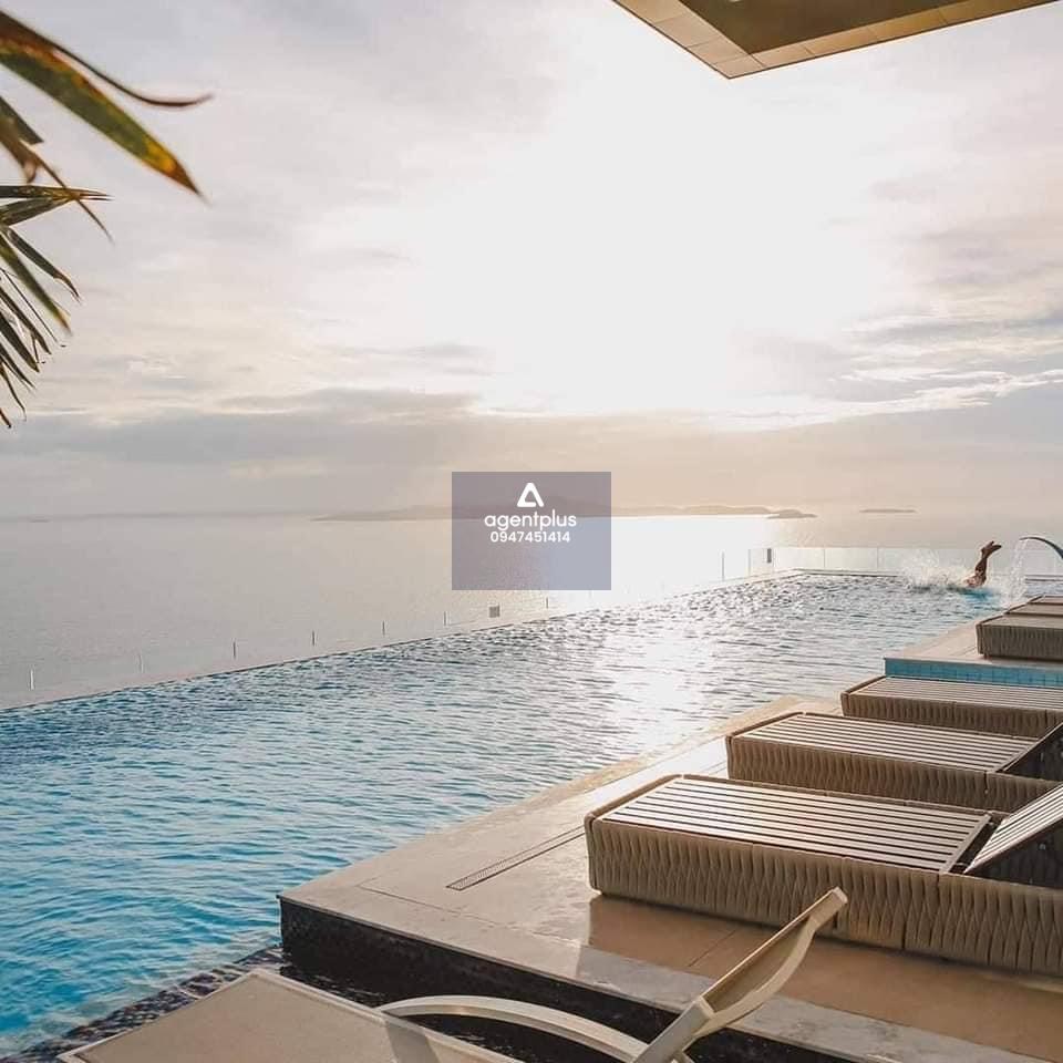 ขายคอนโด Copacabana beach front Jomtian Pattaya 