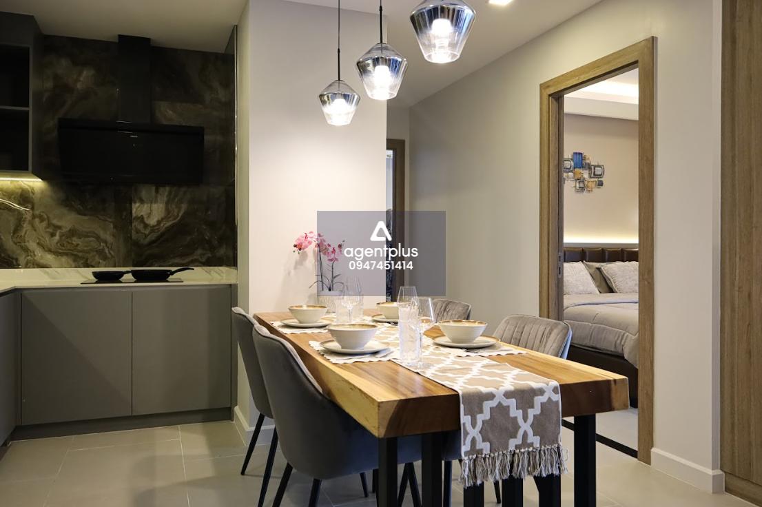 คอนโดหรูใกล้ทะเล – Living Space ระดับ Premium ยูนิตขนาดกลางแบบ 2 ห้องนอน