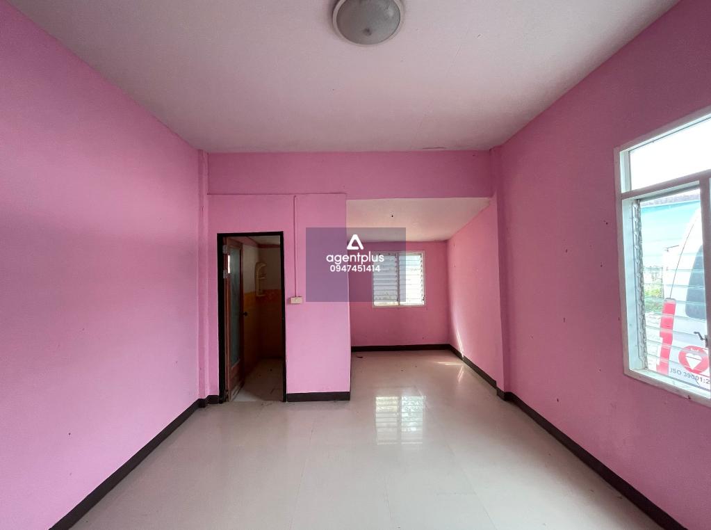 บ้านเดี่ยวชั้นเดียว เทพประทานพร 3 ศรีราชา ทำเลดีใกล้ถนนสายฉะเชิงเทรา-สัตหีบ(ทล.331) แยกเข้าถนนโป่งเสก็ด-ห้วยปราบ ประมาณ 900 เมตร