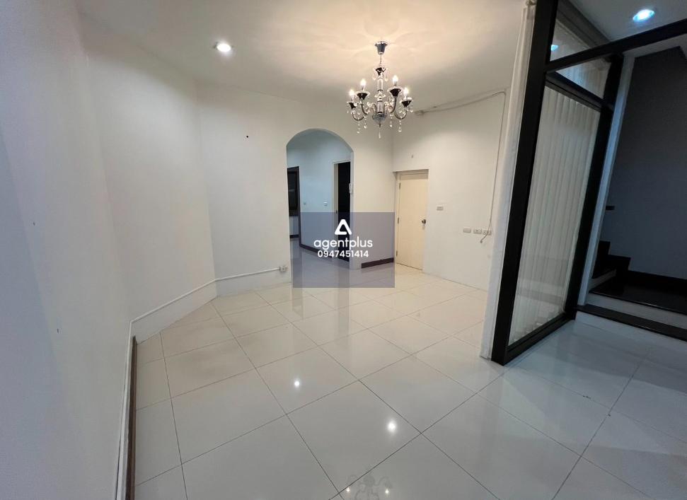 ให้เช่า Home office 3 ชั้น บางนากม.5 ติดถนนในซอยวัดคลองปลัดเปรียง ทะลุถนนบางนาตราดและศรีนครินทร์