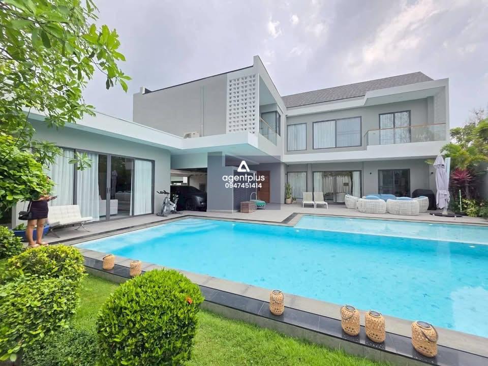  พูลวิลล่าหรู ใกล้โรงเรียนนานาชาติ ใจกลางพัทยา บ้านดีไซน์สวย พื้นที่กว้างขวาง เหมาะสำหรับอยู่อาศัยกับครอบครัว