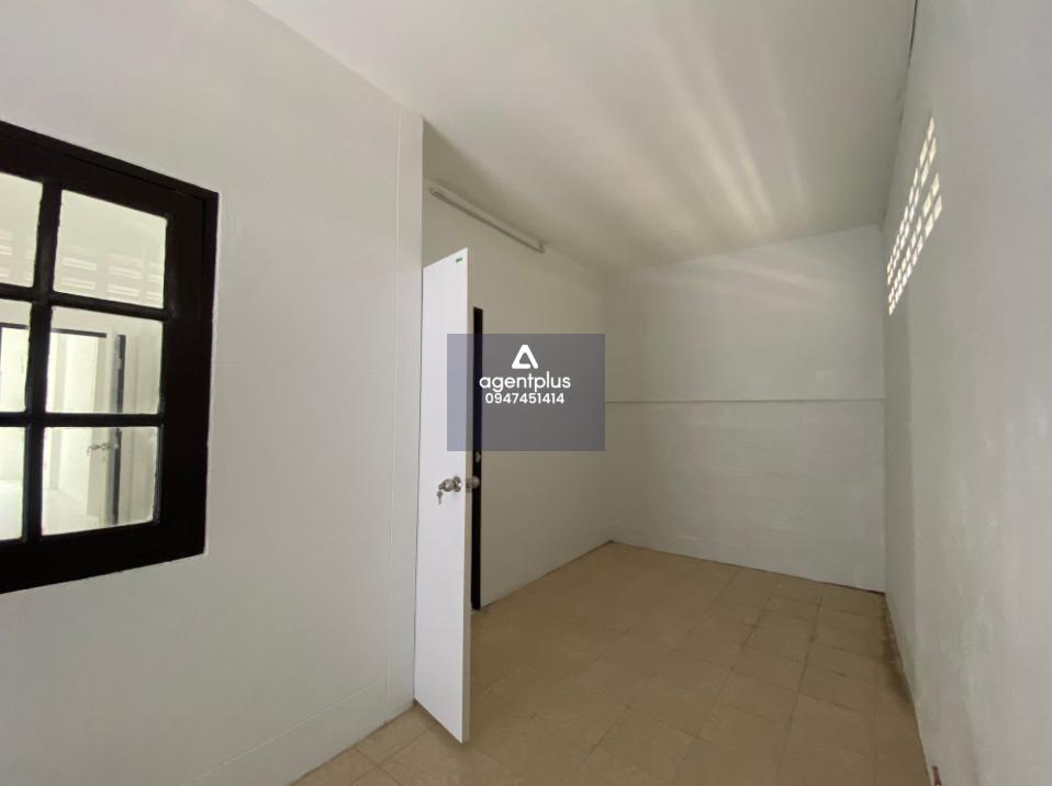 บ้านแฝดชั้นเดียว ราชพฤกษ์ 4 ปรับปรุงใหม่ จากถนน ทล.363 ตรงเข้าไปประมาณ 100 ม. สาธารณูปโภคครบครัน ใกล้แหล่งชุมชน