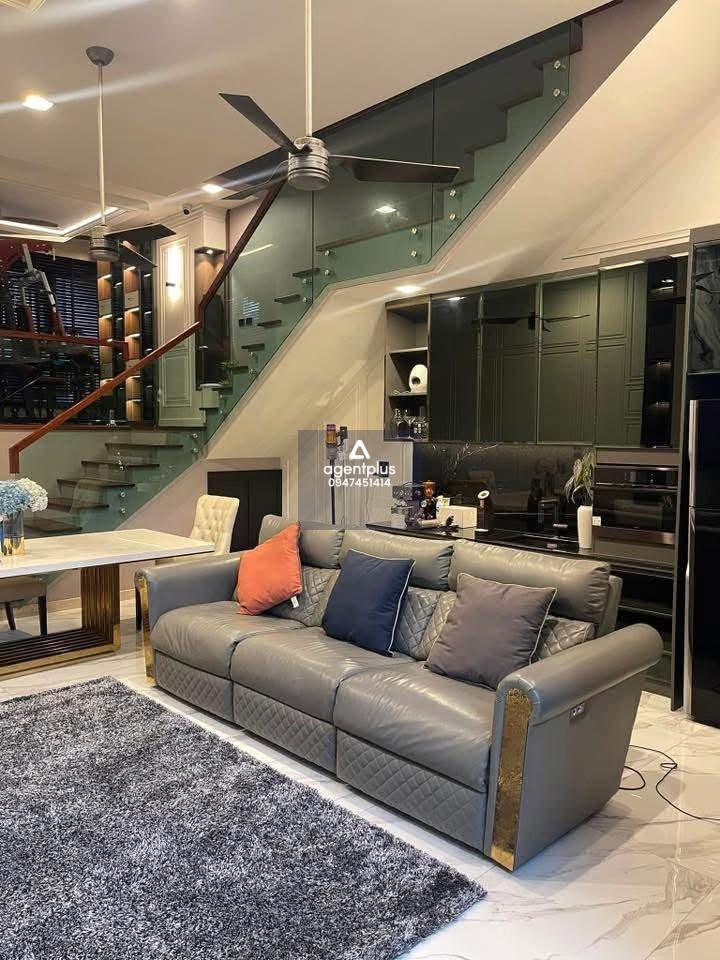 ให้เช่าทาวน์โฮมหรู 3.5 ชั้น 3 ห้องนอน โซนจตุจักร–รัชดา บ้านใหม่ พร้อมเข้าอยู่