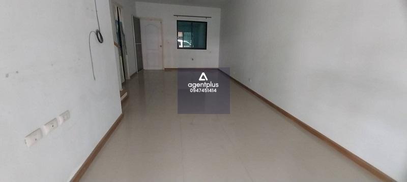 ทาวน์เฮ้าส์ 2 ชั้น โครงการเจ ทาวน์ เอ็กซ์คลูซีฟ บางปะกง-บ้านโพธิ์ โครงการติดทางหลวงหมายเลข 314 เดินทางเข้า-ออกสะดวก สิ่งอำนวยความสะดวกครบครัน