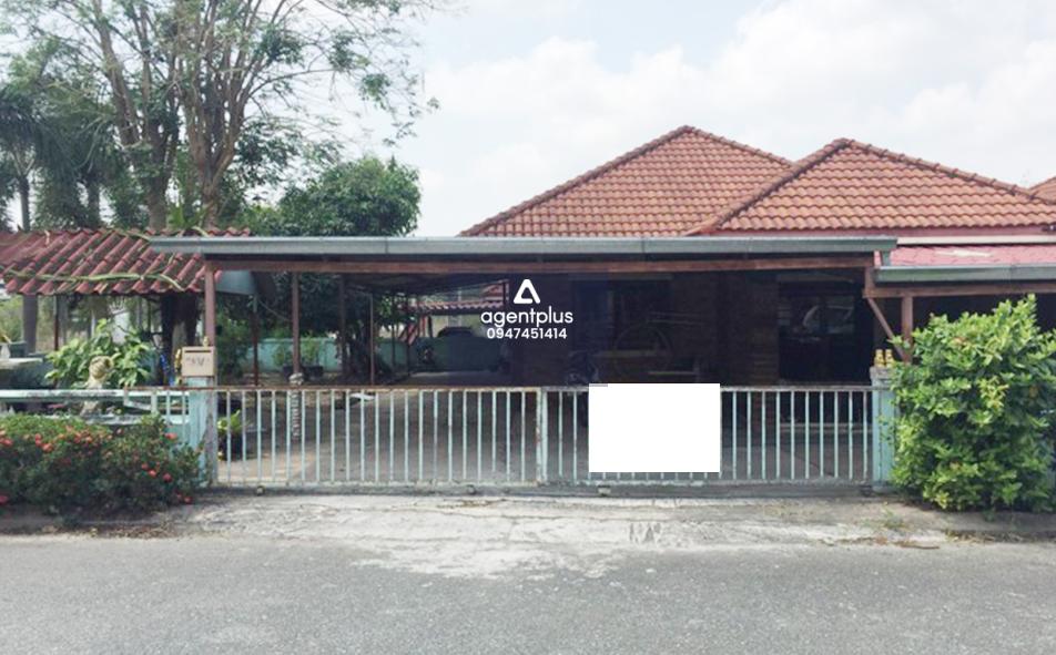 บ้านเดี่ยว โครงการพีระ การ์เด้น โฮม ชลบุรี ติดถนนสายกระทิงลาย-ปลวกเกตุ เดินทางเข้า-ออกสะดวก สาธารณูปโภคครบครัน อยู่ในย่านชุมชน