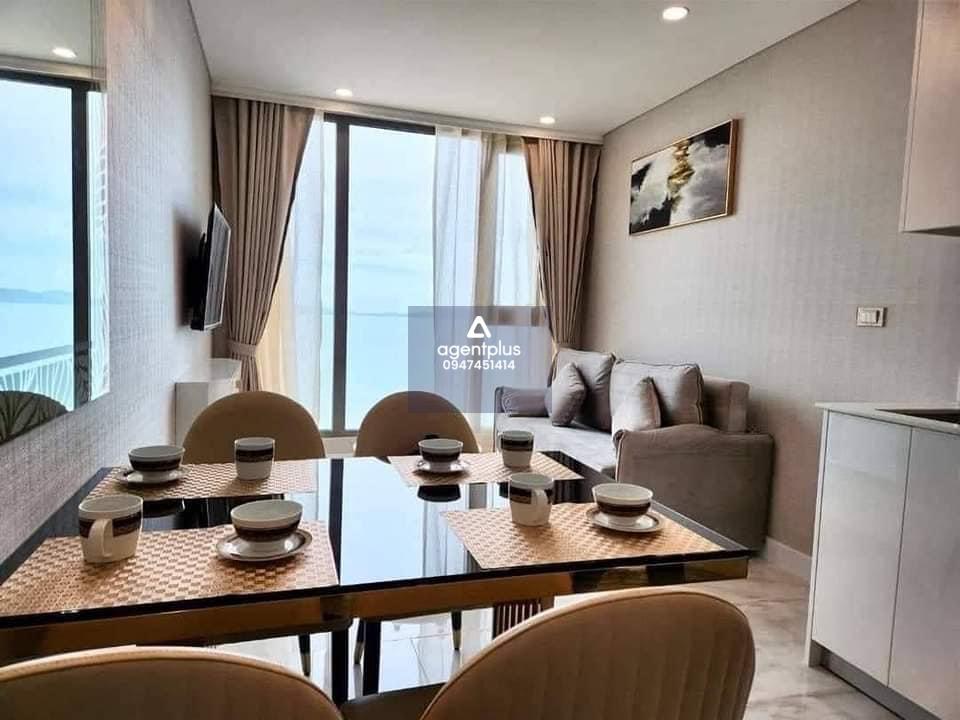 ขายคอนโด Copacabana beach front Jomtian Pattaya 