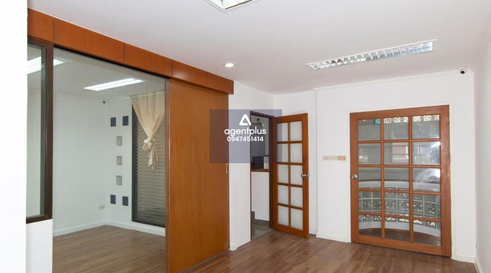 ขาย Home Office ย่านสิรินธร 5 ชั้นครึ่ง แบบเล่นระดับ สภาพสวยมาก พื้นเป็นหินแกรนิตทั้งหลัง เดินทางสะดวก