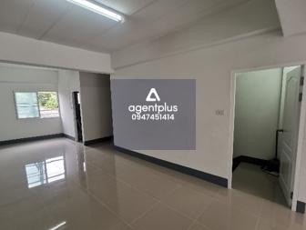 อาคารพาณิชย์ 3 ชั้น พร้อมชั้นใต้ดิน 1 คูหา อาคารพาณิชย์ สารภี สภาพปรับปรุงแล้วทั้งหลังพร้อมเข้าอยู่อาศัย