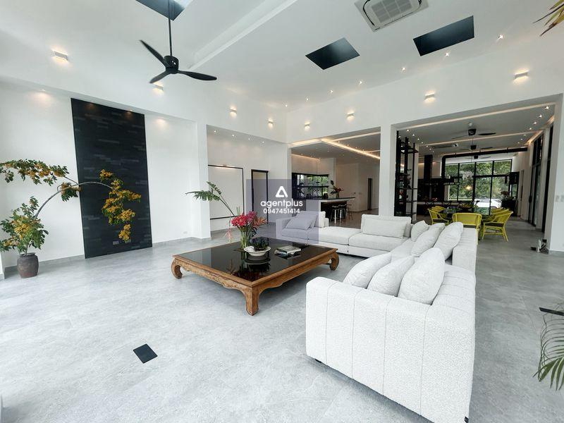 *พูลวิลล่าสไตล์โมเดิร์นสุดหรู ในโครงการ Phoenix Golf Club พัทยา