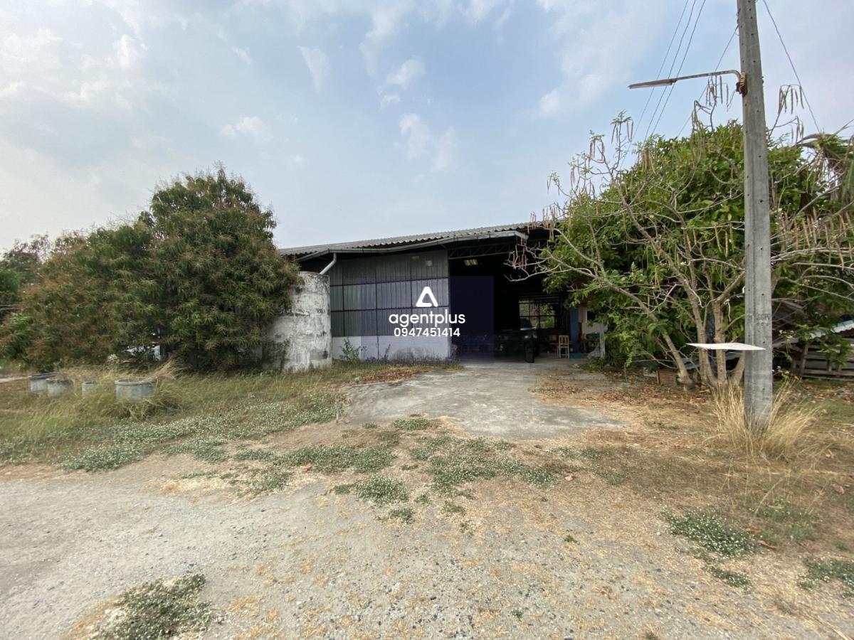 โรงงาน พร้อมที่ดินเปล่าจำนวณ 2 แปลง มีสิ่งปลูกสร้าง จำนวณ 3 รายการ ทำเลดีใกล้ถนนใหญ่ เดินทางเข้า-ออกสะดวก