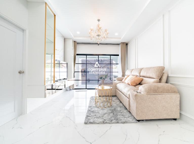 บ้านเดี่ยวรีโนเวทใหม่ พร้อมสระว่ายน้ำสุดหรู คุ้มค่าเกินราคา!