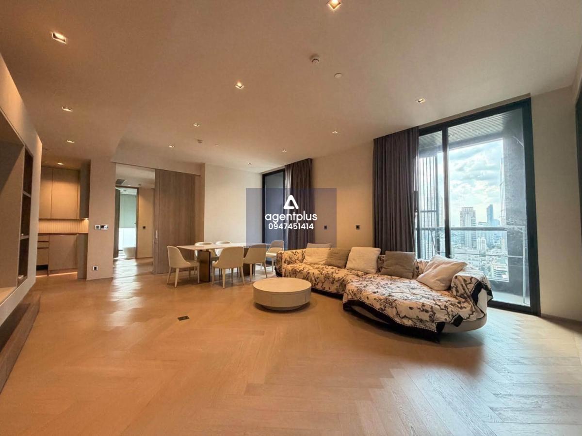 ขายคอนโด Penthouse 4 ห้องนอน สาทร  ชั้นสูง ห้องกว้าง เฟอร์ครบ ใจกลาง CBD มีผู้เช่าอยู่