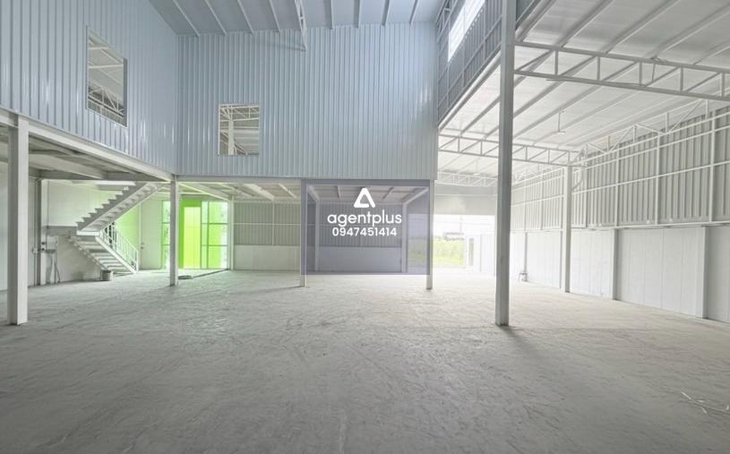 โกดังใหม่ให้เช่า รับน้ำหนักได้ 3 ตัน ทำเลร่มเกล้า 23 ลาดกระบัง