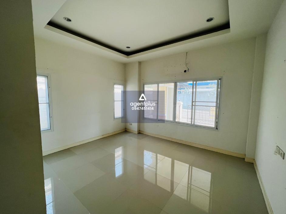 บ้านเดี่ยวชั้นเดียว ทำเลดี ติดถนนแยกเจ-เกษมพล (ทล.332) อิสตินี พาร์ค 5 ชลบุรี เดินทางเข้า-ออกสะดวก อยู่ในย่านชุมชน