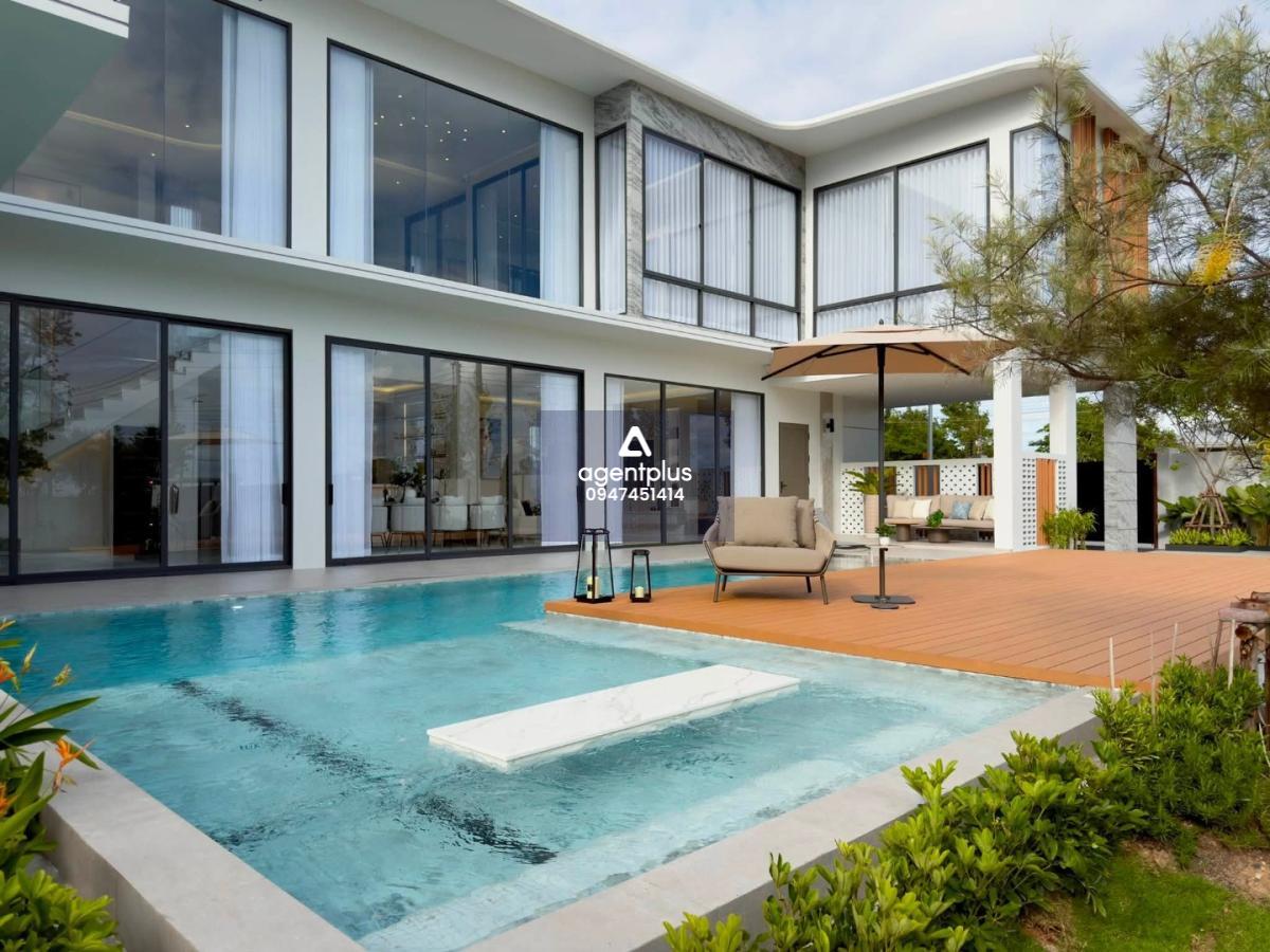 ขายพูลวิลล่าหรู 5 ห้องนอน มาบประชัน พัทยา พร้อมลิฟต์ส่วนตัว Rooftop & Jacuzzi