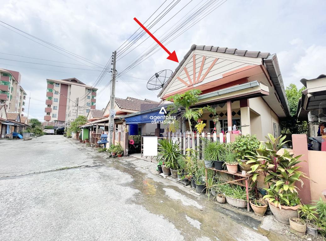 บ้านเดี่ยวชั้นเดียว นันทศิริกรีน ศรีราชา ใกล้ถนนฉะเชิงเทรา-สัตหีบ(ทล.331) แยกเข้าถนนโป่งสะเก็ด-บ้านห้วยปราบ และตั้งอยู่ใกล้สถานที่สำคัญ