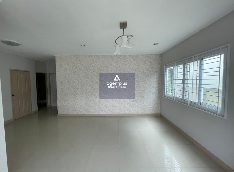 บ้านแฝด ติดถนนสัตหีบ-ฉะเชิงเทรา(ทล.331) แยกเข้าอุสาหกรรมอีสเทิร์นซีบอร์ด ณฐาวดี โบวิน่า ชลบุรี ทำเลดี เดินทางสะดวก บริเวณโดยรอบเป็นแหล่งชุมชน