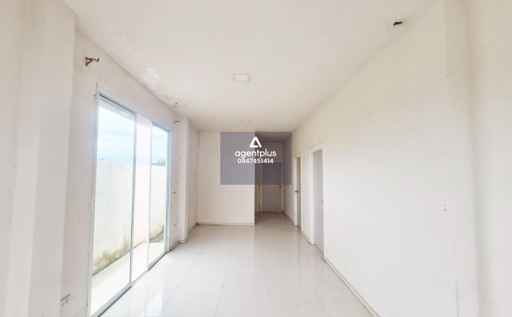 โครงการพีนัท ปลวกแดง ทาวน์เฮ้าส์ชั้นเดียว ทำเลดี ถ.บ้านวังตาผิน 2 แยกจากถนนปลวกแดง-ระยอง (ทล.3191) ทรัพย์อยู่ห่างจากถนนปลวกแดง-ระยอง (ทล.3191) ประมาณ 1 กิโลเมตร