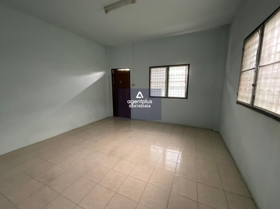 อาคารพาณิชย์ 2 ชั้น โครงการเมืองแลนด์ แอนด์ เฮ้าส์ 6 ชลบุรี ติดถนนเครือสหพัฒน์ เดินทางเข้า-ออกสะดวก