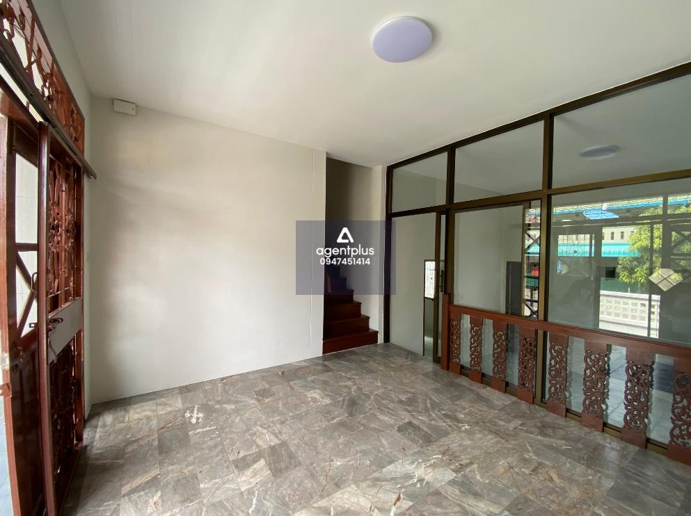 บ้านแฝด 2 ชั้น ปรับปรุงใหม่ โครงการดวงฤทัย ห่างจากถนนสุขุวิท ทล.3 ติดถนนดวงฤทัย การคมนาคมสะดวก ตั้งอยู่ในแหล่งชุมชน