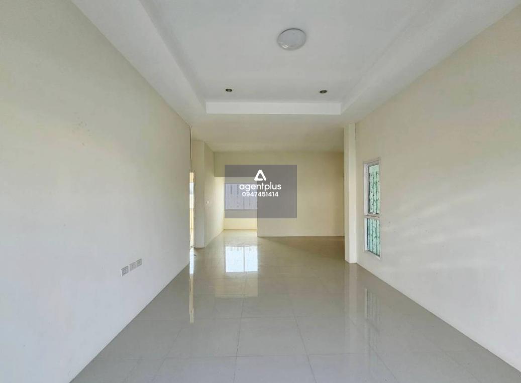 บ้านเดี่ยวชั้นเดียว ติดถนนเส้นหลัก บ้านเก่า-พนัสนิคม สิรัชชา พาร์ค ทำเลดีในแหล่งชุมชน สาธารณูปโภคพร้อม เดินทางเข้า-ออกสะดวก