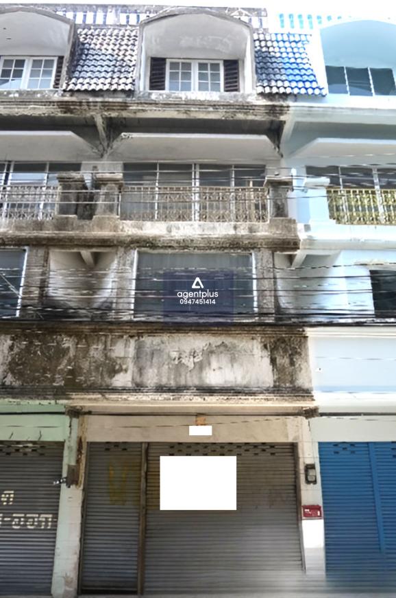 อาคารพาณิชย์ 3.5 ชั้น ทำเลดี รายล้อมด้วยแหล่งชุมชนและสถานศึกษา การคมนาคมสะดวก ใกล้ถนนสุขุมวิท (ทล.3) เดินทางเข้าออกง่าย พร้อมสาธารณูปโภคครบ เหมาะสำหรับอยู่อาศัยและทำธุรกิจ