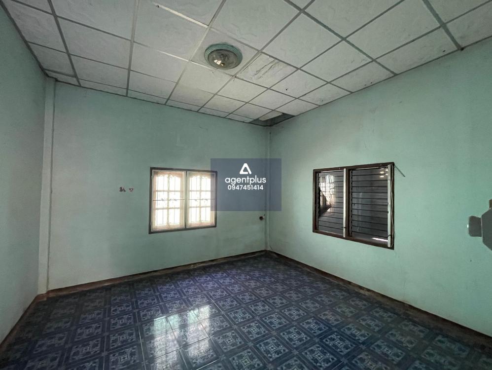 บ้านเดี่ยวชั้นเดียว เกาะจันทร์ ตั้งอยู่ติดถนนทางหลวงหมายเลข 3245