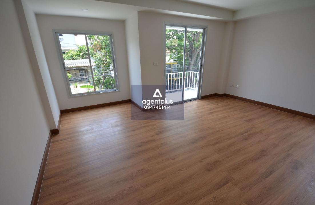 ทาวน์เฮ้าส์ 3 ชั้น ทำเลดี ใจกลางเมือง การคมนาคมสะดวก