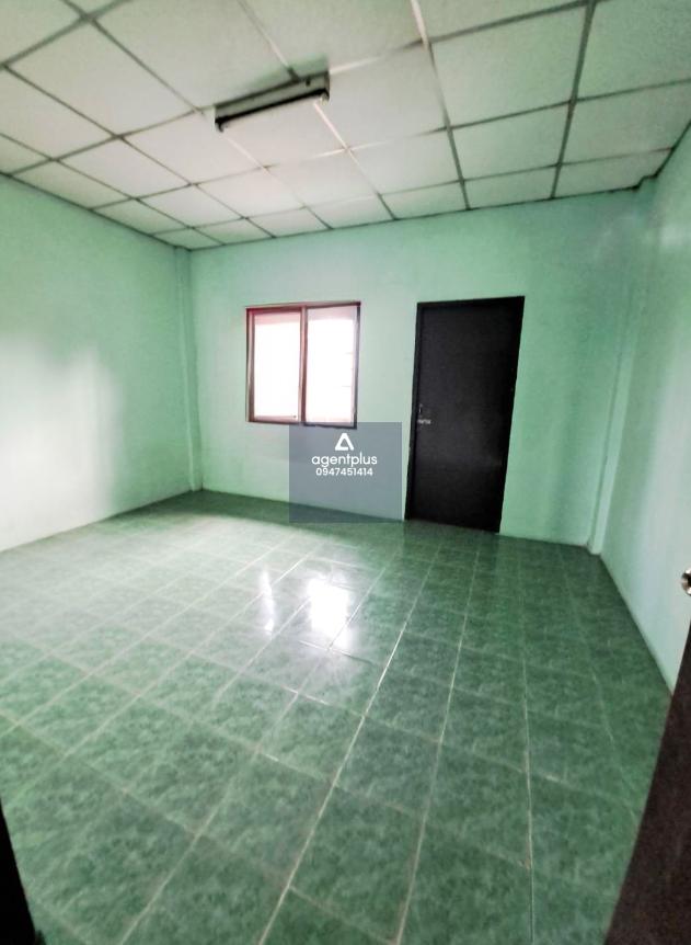 ทาวน์เฮ้าส์ 2 ชั้น ทำเลดี การคมนาคมสะดวก ติดถนนศุขประยูร สาธารณูปโภคพร้อม โครงการสุขใจวิลล่า 1 เมืองชลบุรี