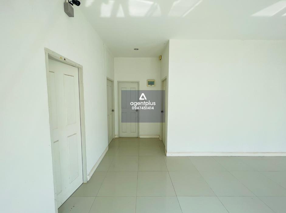 บ้านเดี่ยวชั้นเดียว ทำเลดี ติดถนนแยกเจ-เกษมพล (ทล.332) อิสตินี พาร์ค 5 ชลบุรี เดินทางเข้า-ออกสะดวก อยู่ในย่านชุมชน