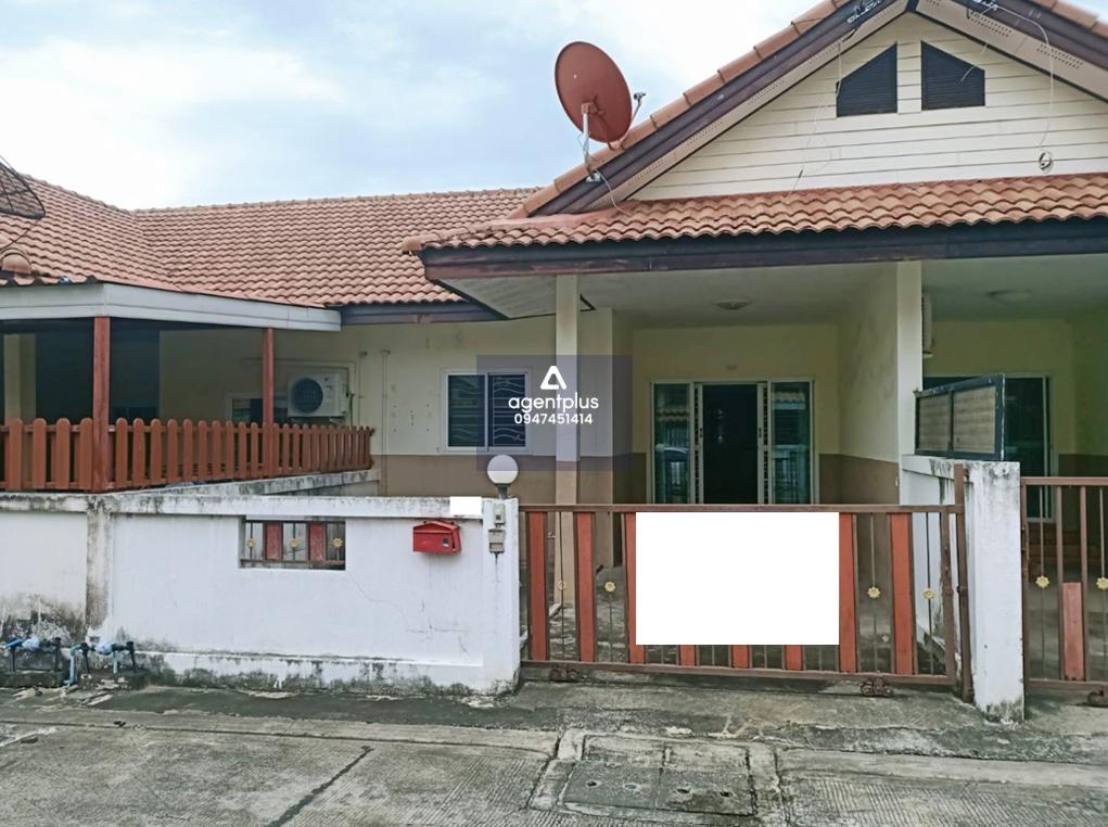 ทาวน์เฮ้าส์ โครงการแผ่นดินทอง ลิฟวิ่งโฮม ปลวกแดง ทำเลโครงการติดถนนปลวกแดง-ห้วยปราบ (รย.3013) เดินทางเข้า-ออกสะดวก