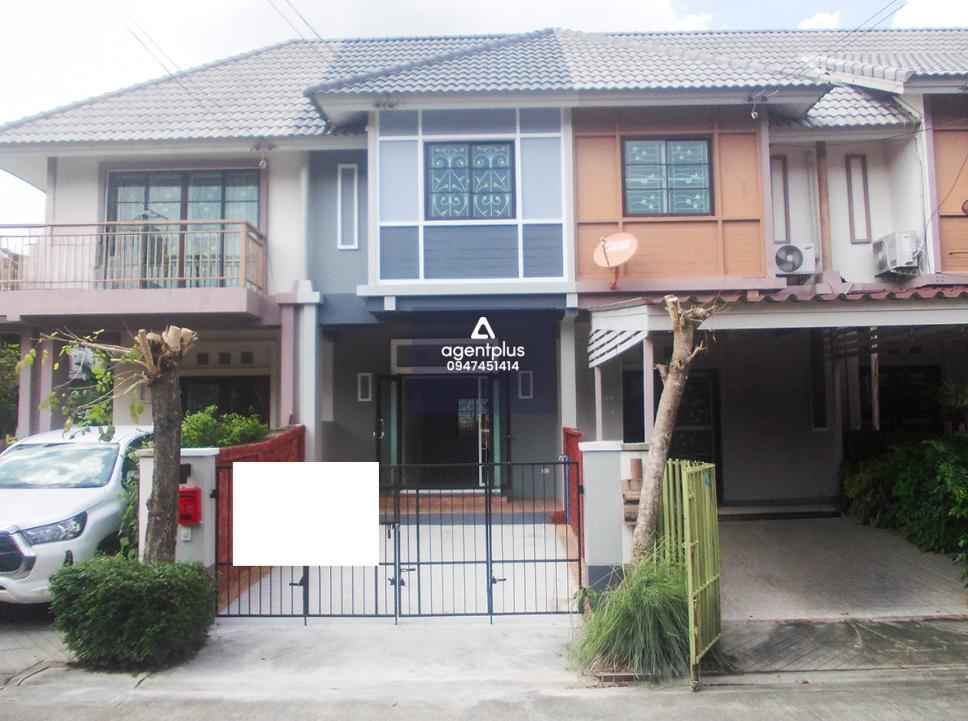 ทาวน์เฮ้าส์ 2 ชั้น อยู่ในในโครงการซอย 4 อยู่ห่างจากถนนลาดกระบัง-เทพราช บริเวณเชิงสะพานพระองค์เจ้าไชยานุชิต ประมาณ 700 เมตร โครงการเอโทล บาหลีบีช ปรับปรุงใหม่