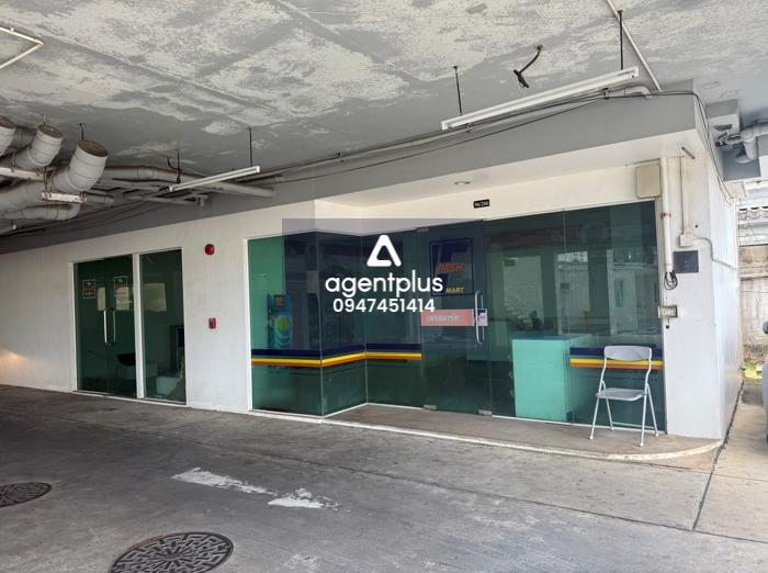 คอนโดมิเนียม โครงการเดอะรอยัลเพลส ภูเก็ต ใช้สำหรับประกอบธุรกิจร้านค้า หรือร้านบริการ ทำเลดี การเดินทางสะดวก โครงการติดถนนเฉลิมพระเกียรติ ร.9 สามารถเข้า-ออกได้หลายเส้นทาง