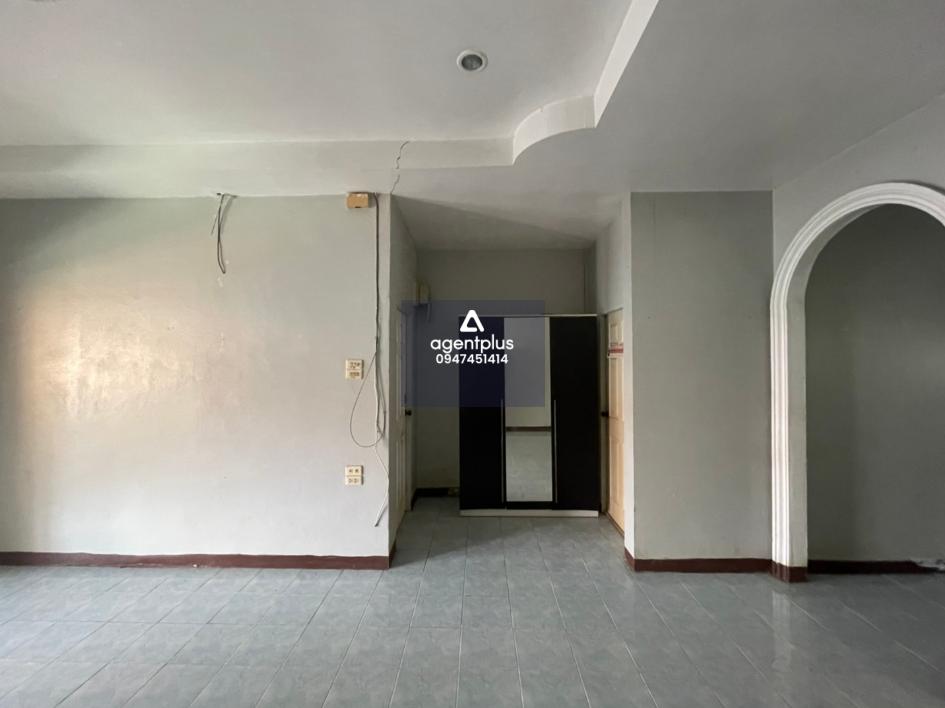 บ้านเดี่ยวชั้นเดียว รามนุช 15 สัตหีบ บริเวณโดยรอบเป็นแหล่งชุมชน การคมนาคมสะดวก สาธารณูปโภคพร้อม ใกล้สิ่งอำนวยความสะดวก