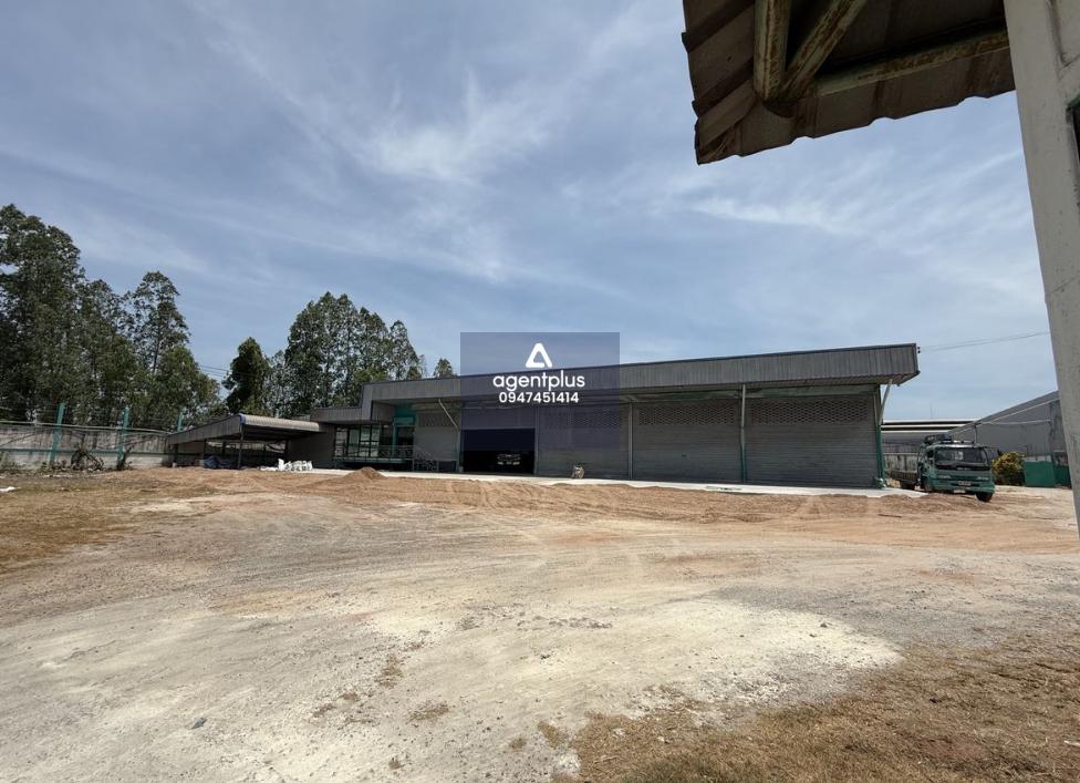 ให้เช่าโรงงานทำเลดี ย่านพระราม 2 กม 42 จ.สมุทรสาคร ติดถนนใหญ่พระราม2 พร้อมเข้าอยู่!!!!