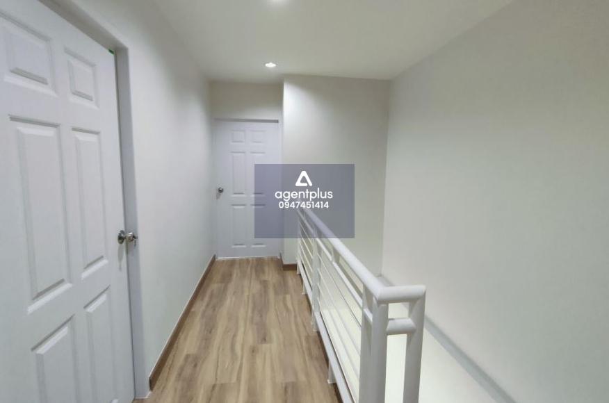 บ้านแฝด 2 ชั้น โครงการบ้านร็อคการ์เด้น แอร์พอร์ต สุวรรณภูมิ 2 ปรับปรุงใหม่ ทำเลดี ใกล้ถนนใหญ่ (ถนนหลวงแพ่ง) เดินทางเข้า-ออกสะดวก