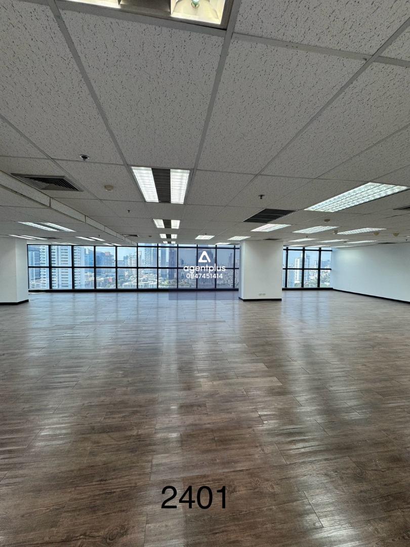 BANGKOK BUSINESS CENTER  **ออฟฟิศดี ทำเลเด็ด ใจกลางเอกมัย 🏢✨**  ตึก BBC – Bangkok Business Center